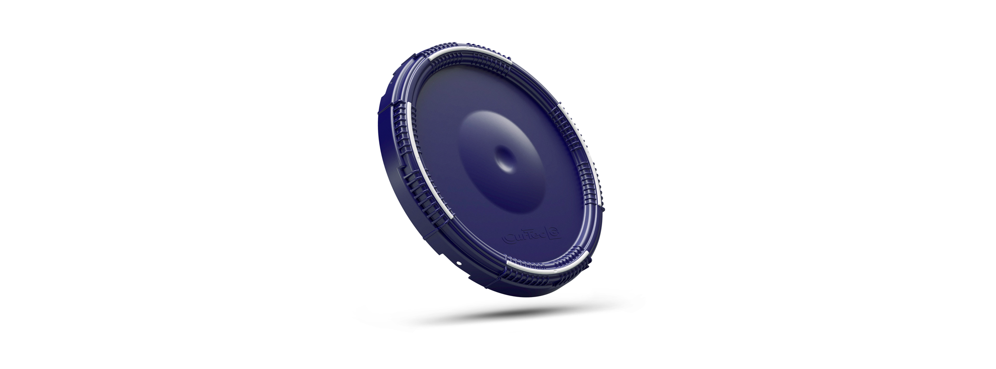 Detailansicht des Click-Pack-Deckels mit innovativem Verschlussmechanismus Nahaufnahme des blauen Click-Pack-Deckels mit integriertem Pushknopf-Verschluss für einfaches Öffnen und Verschließen